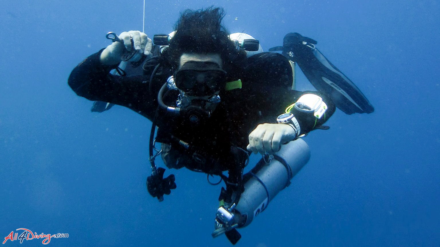 Scuba Diving Alone Self Reliant Diver Guide All4diving