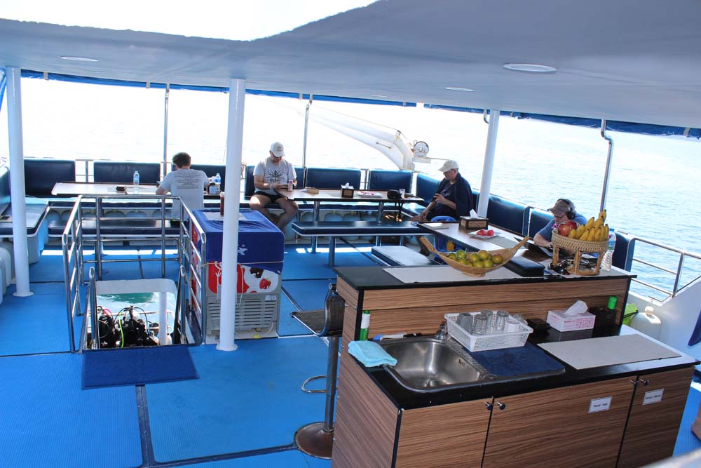 MV Bavaria Liveaboard diving Similan Thailand - dining area