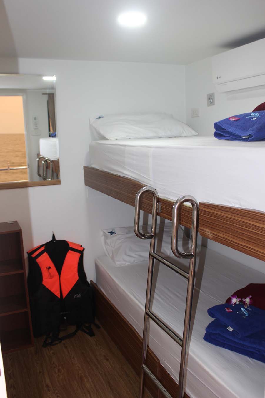 MV Bavaria Liveaboard diving Similan Thailand - standard cabin